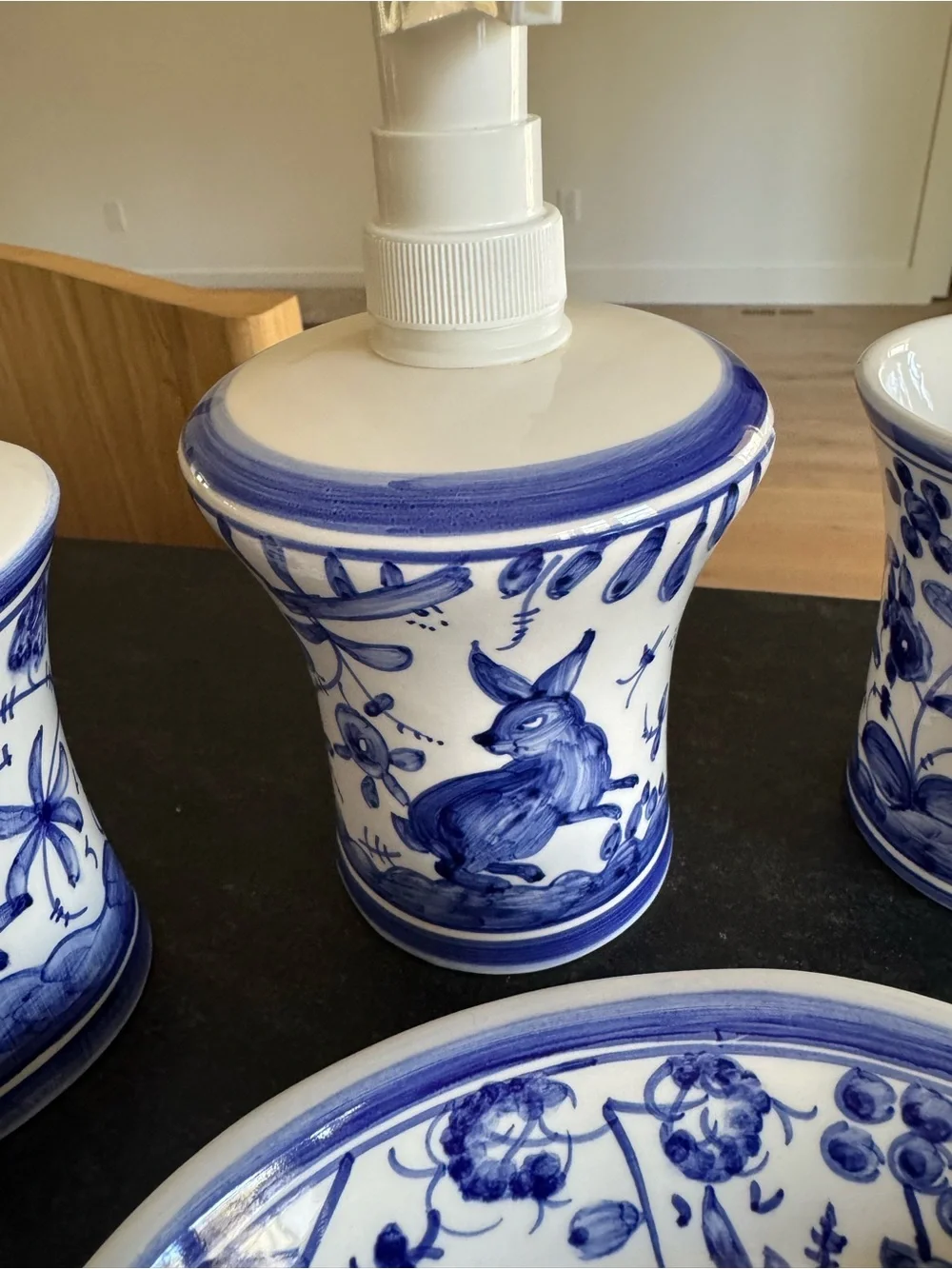 Casafina Portugal Hand Painted Blue White Chinoiserie Bath Set Rabbit Floral